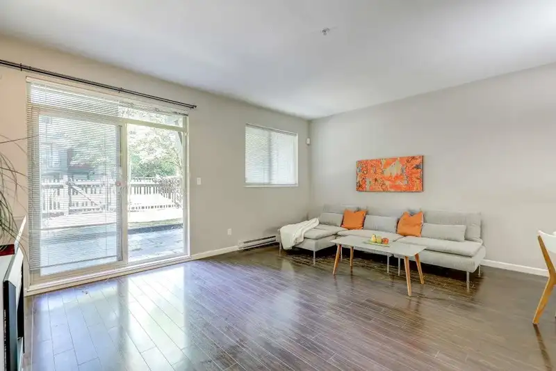 6 10058 153 STREET - photo 2 of 25