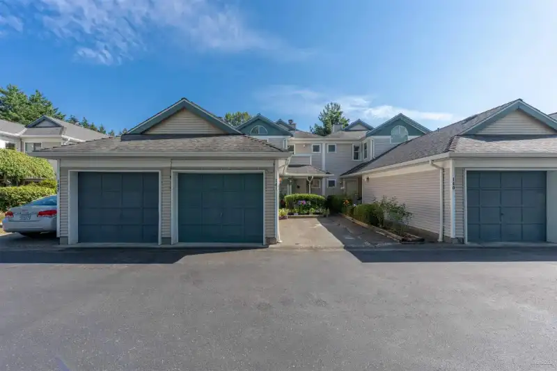 141 14154 103 AVENUE - photo 1 of 25