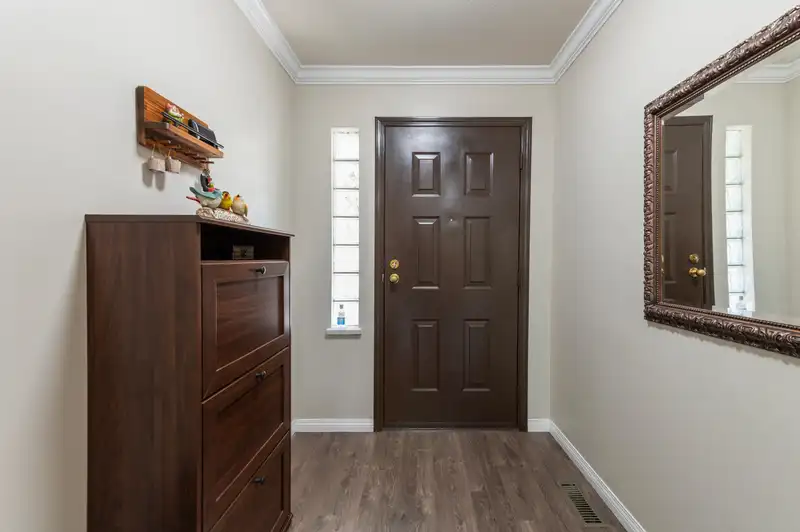 3 5760 174 STREET - photo 2 of 28