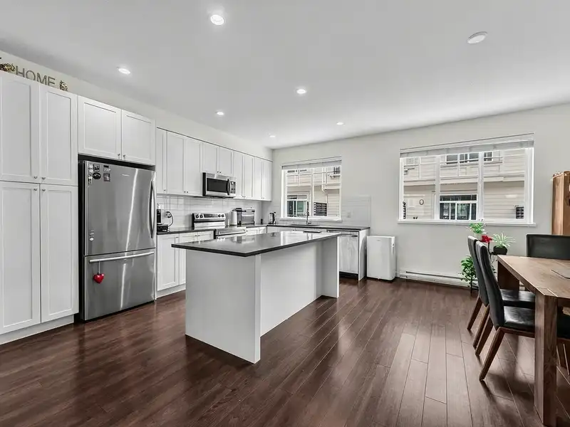 109 15850 85 AVENUE - photo 3 of 22