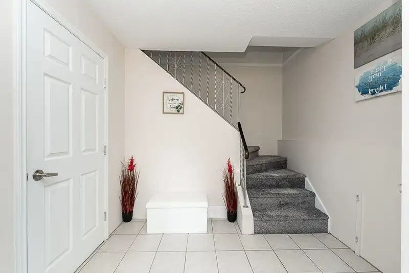 10232 142A STREET - photo 4 of 35