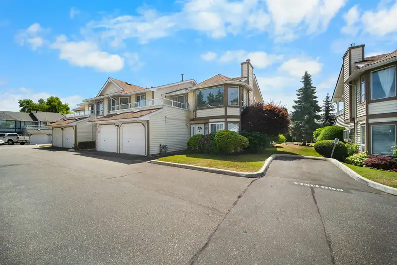 47 9277 122 STREET - photo 2 of 28
