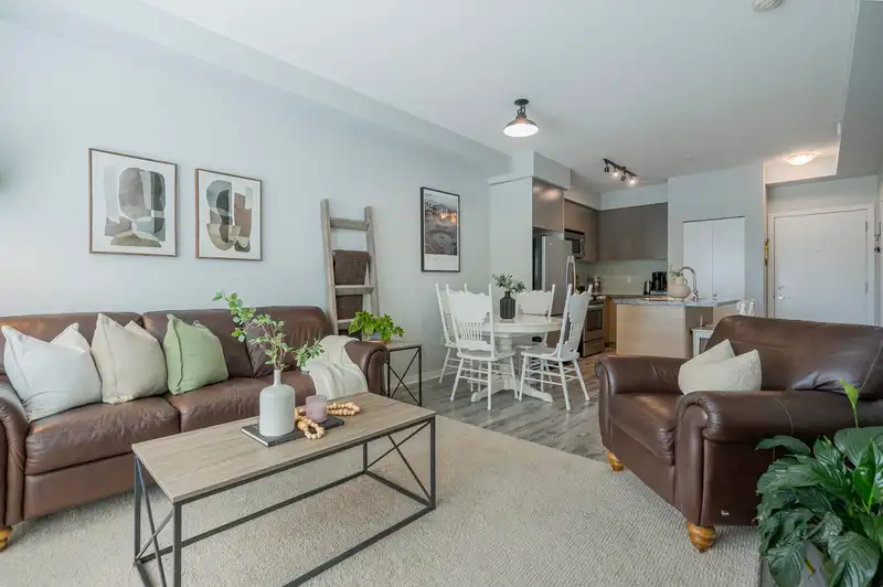 206 6440 194 STREET - photo 1 of 40