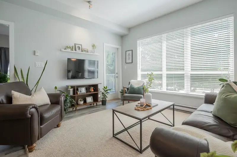206 6440 194 STREET - photo 2 of 40
