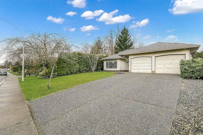 18589 62 AVENUE - photo 3 of 34