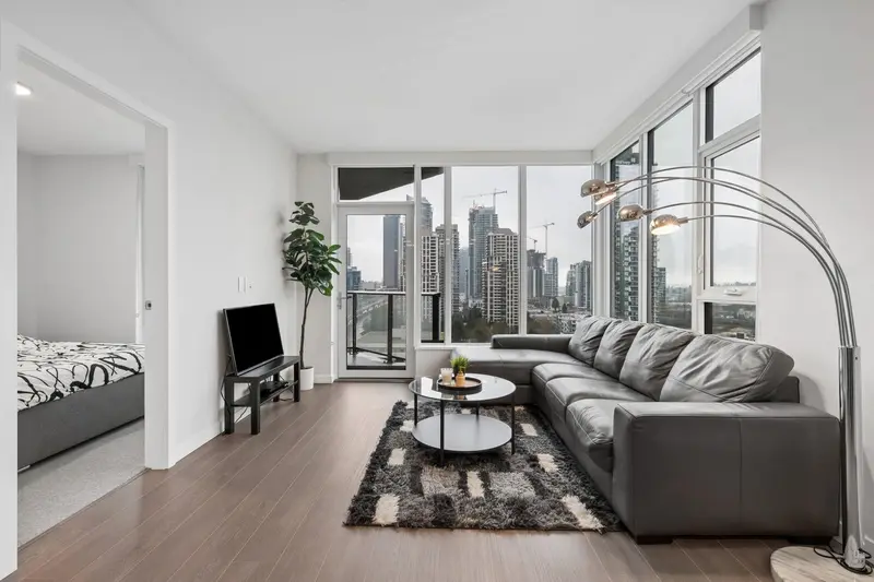 1410 4168 LOUGHEED HIGHWAY - photo 4 of 25