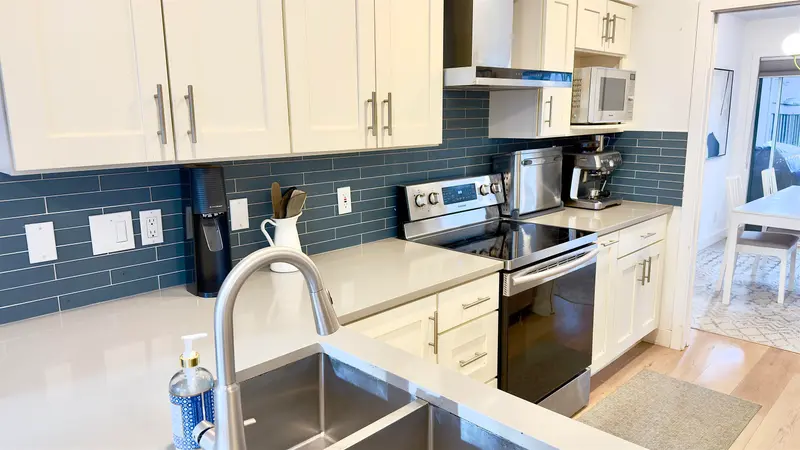 10 2118 EASTERN AVENUE - photo 1 of 25