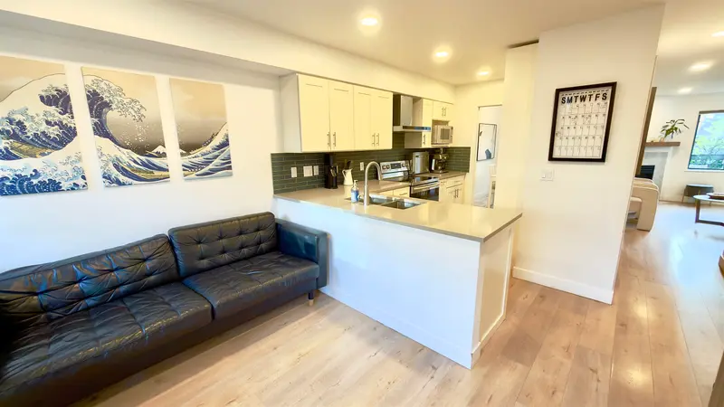 10 2118 EASTERN AVENUE - photo 4 of 25