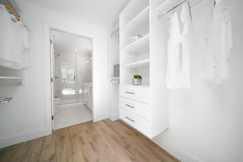 116 6338 KING GEORGE BOULEVARD - photo 4 of 12