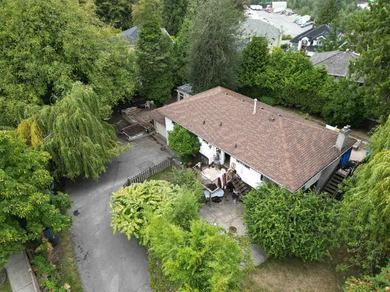 9947 116A STREET - photo 2 of 8