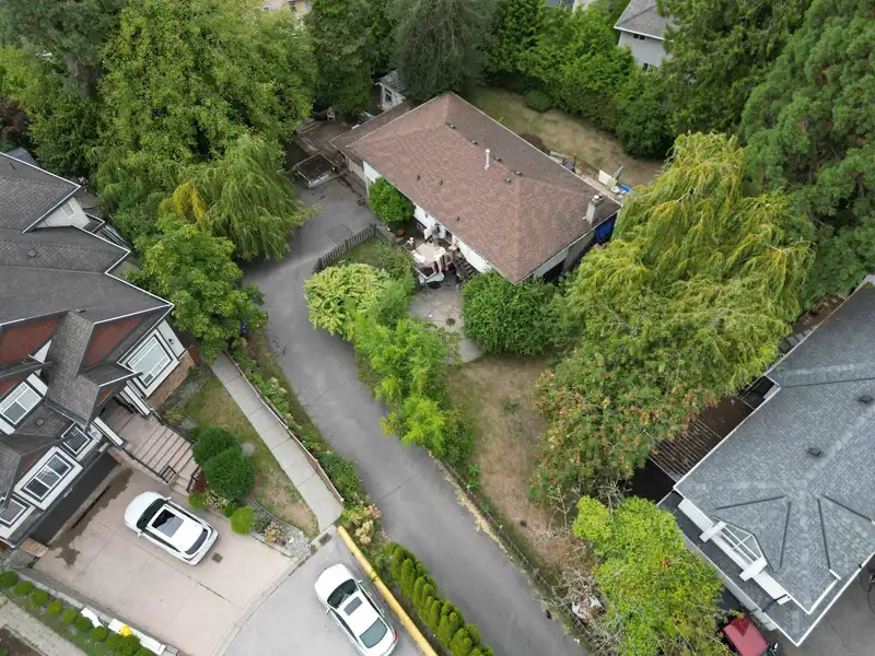 9947 116A STREET - photo 4 of 8
