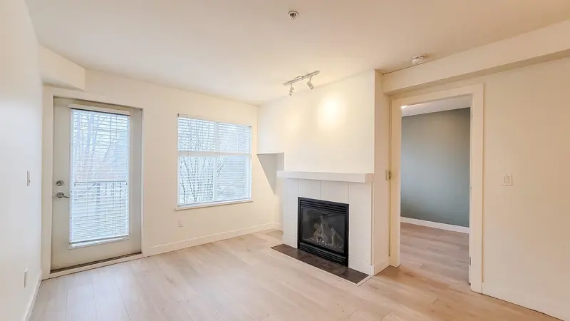 405 3260 ST JOHNS STREET - photo 2 of 25