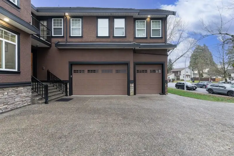 7033 129A STREET - photo 2 of 40