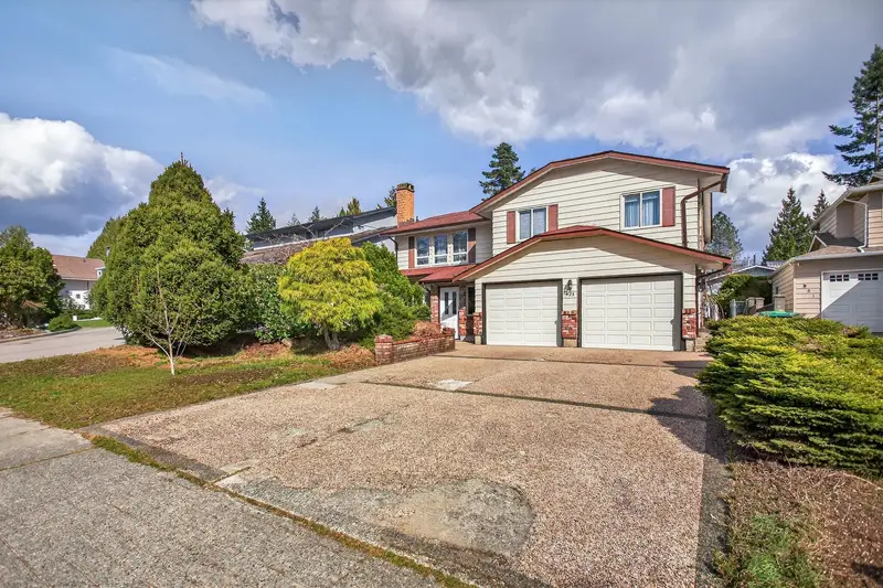 925 MERRITT STREET - photo 3 of 25