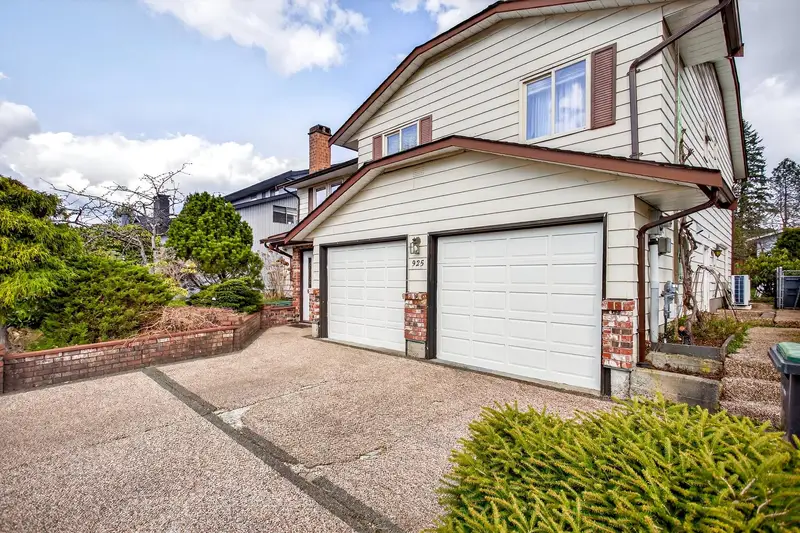 925 MERRITT STREET - photo 4 of 25