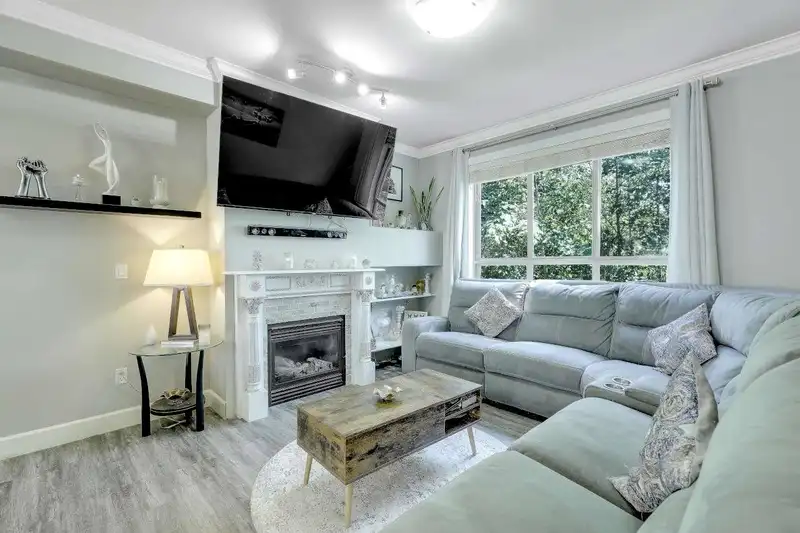 21 19560 68 AVENUE - photo 3 of 40