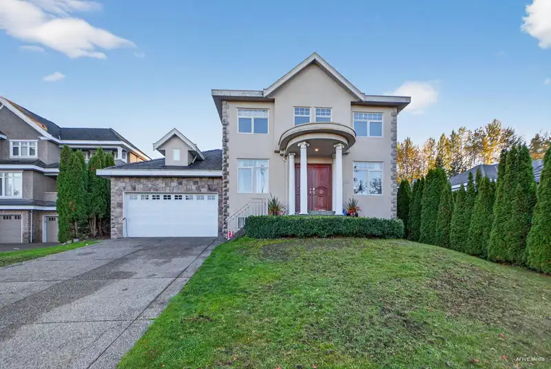 15858 114 AVENUE - photo 1 of 40