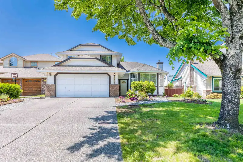 8857 158 STREET - photo 2 of 40