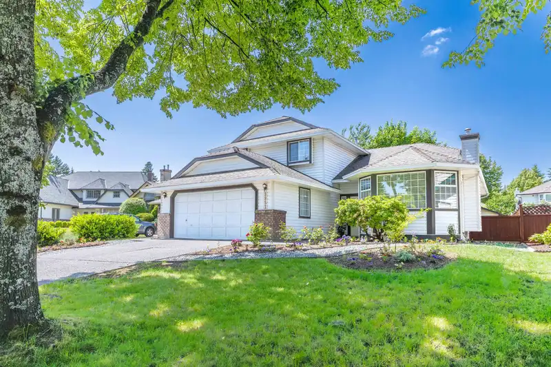 8857 158 STREET - photo 3 of 40
