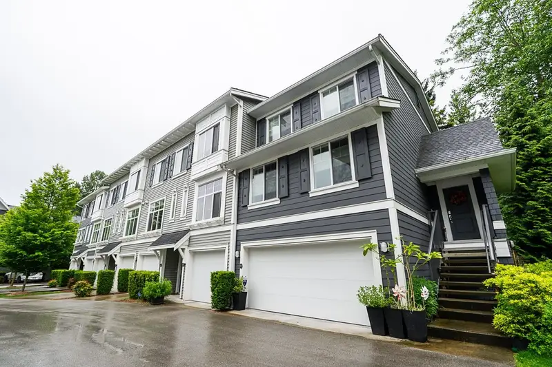 100 15340 GUILDFORD DRIVE - photo 2 of 25