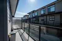 200 16488 64 AVENUE - thumbnail 1