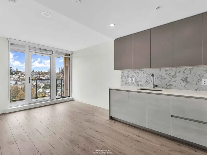 1302 8181 CHESTER STREET - photo 3 of 25