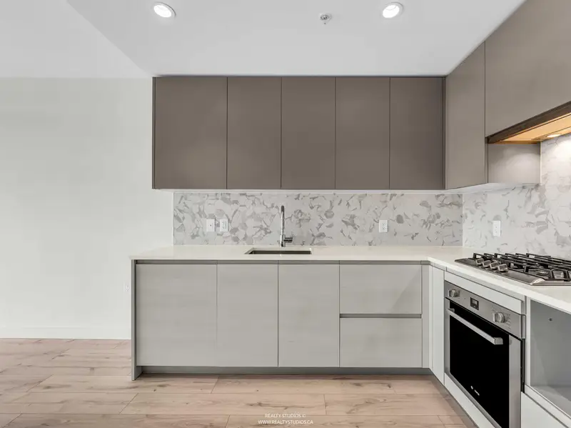 1302 8181 CHESTER STREET - photo 4 of 25