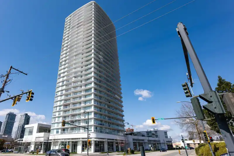 909 13685 102 AVENUE - photo 1 of 18