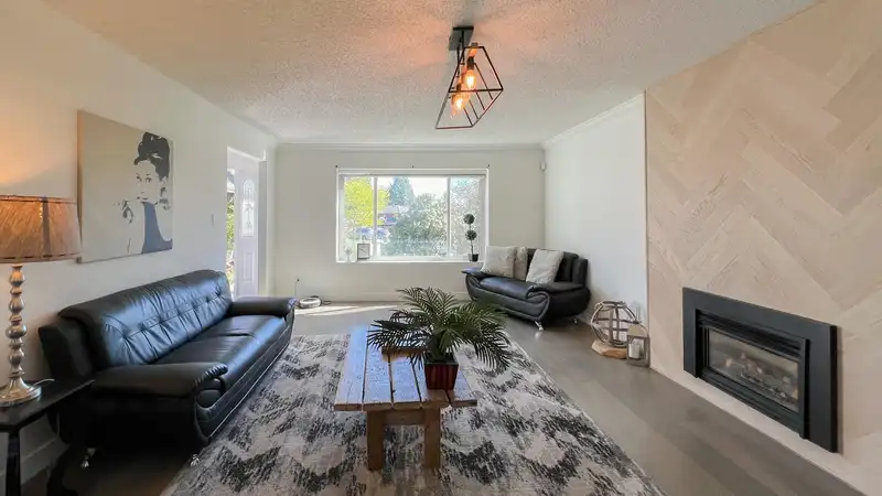 15910 100A AVENUE - photo 2 of 29