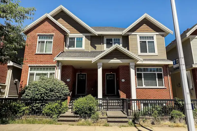 13987 64 AVENUE - photo 2 of 40