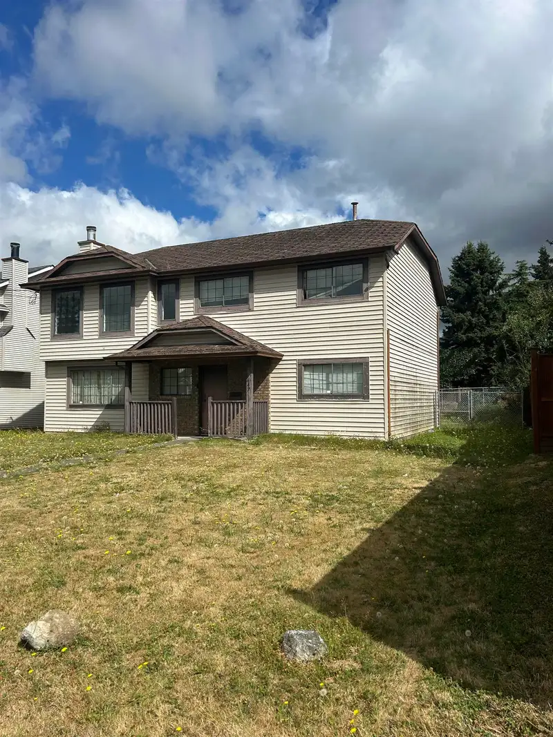 15447 84 AVENUE - photo 2 of 2