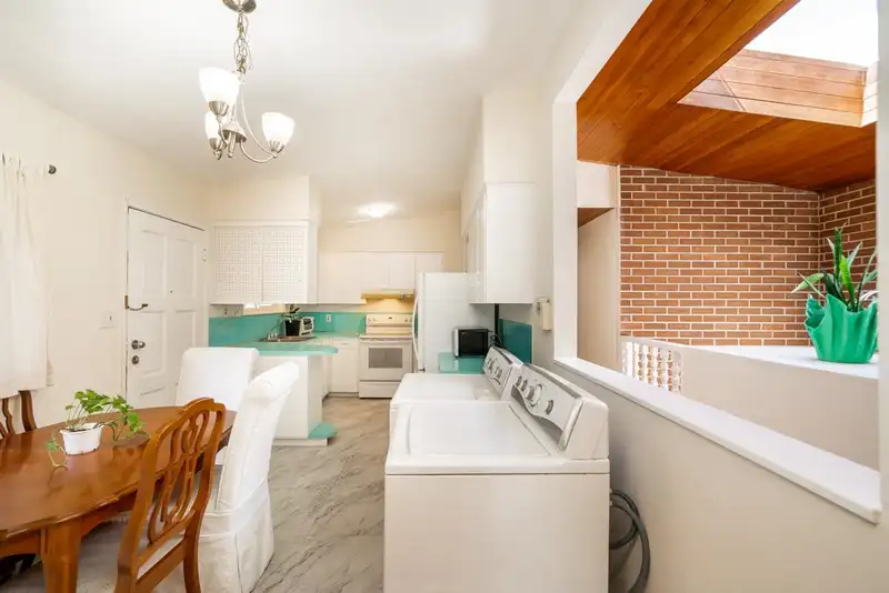 9387 140 STREET - photo 3 of 9