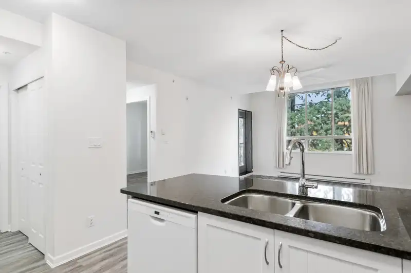 403 16068 83 AVENUE - photo 4 of 25