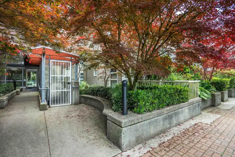 B204 9866 WHALLEY BOULEVARD - photo 4 of 40