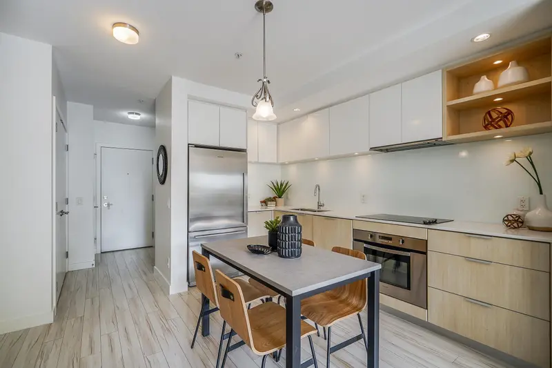 214 111 E 3RD STREET - photo 2 of 20