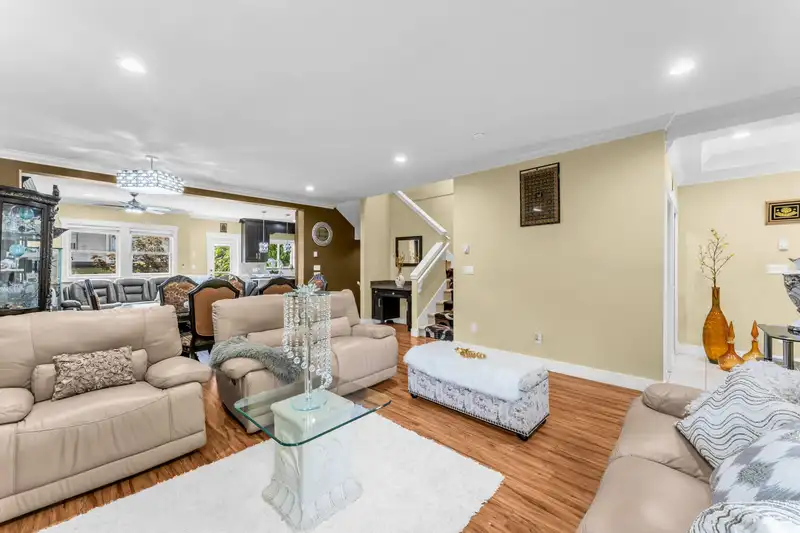 26 15168 66A AVENUE - photo 3 of 20