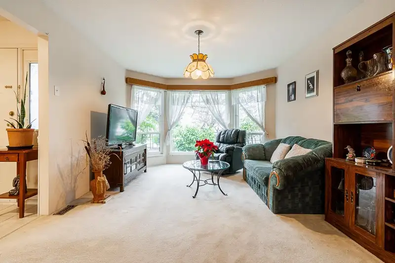 18864 64 AVENUE - photo 4 of 35