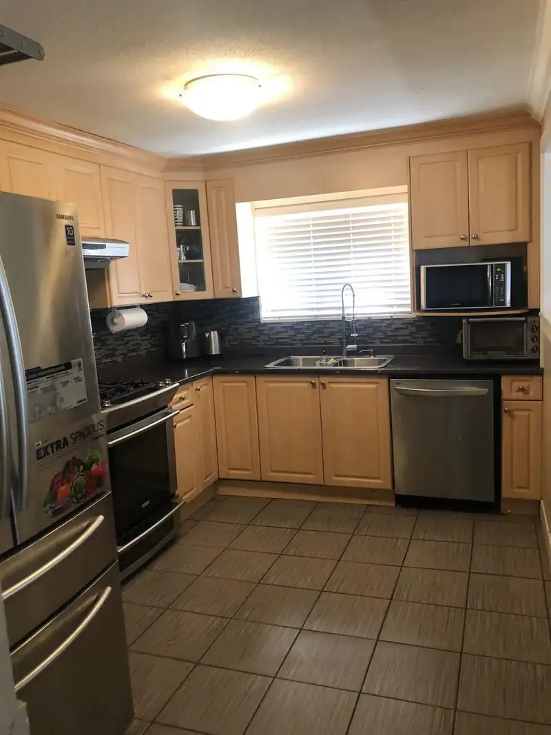 14355 72 AVENUE - photo 3 of 5