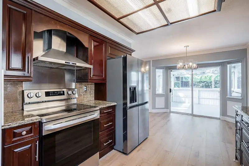 19065 60 AVENUE - photo 3 of 30