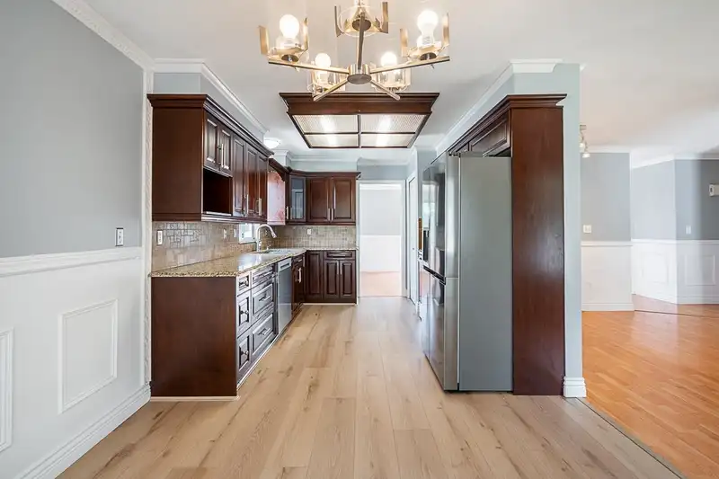 19065 60 AVENUE - photo 4 of 30