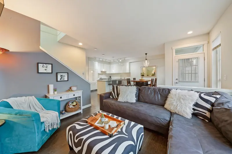 17 5510 ADMIRAL WAY - photo 3 of 25