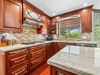 8367 153A STREET - thumbnail 7