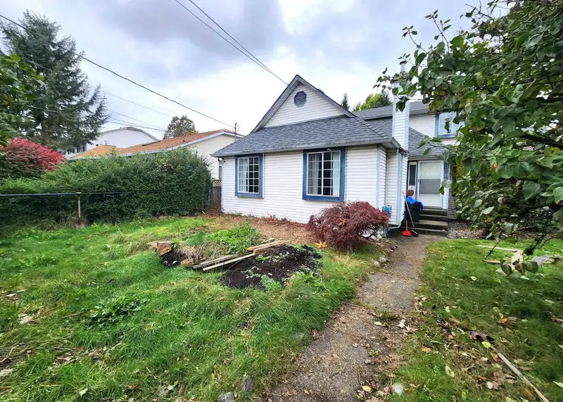 15947 88 AVENUE - photo 1 of 39
