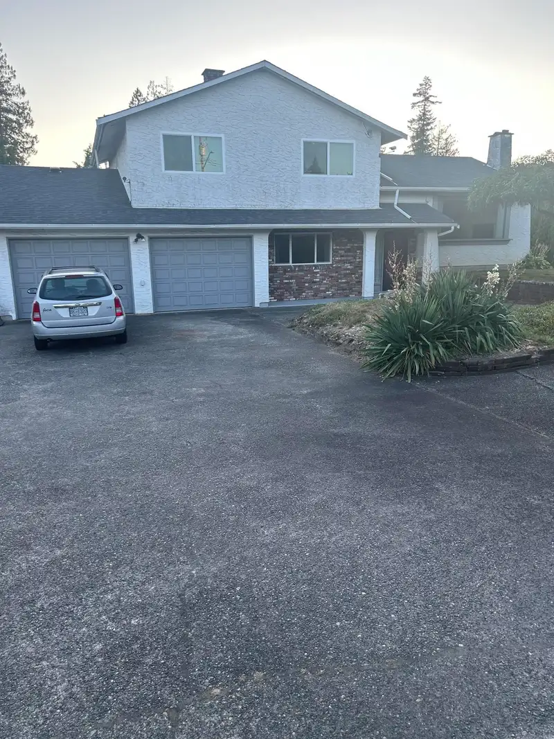 10635 160 STREET - photo 1 of 5