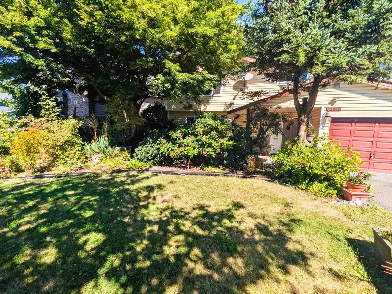 13841 92 A AVENUE - photo 2 of 23