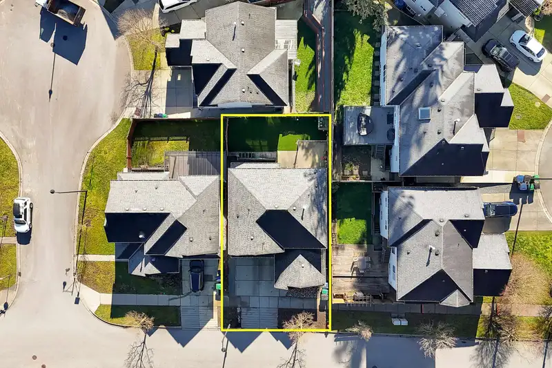 16528 59A AVENUE - photo 4 of 40