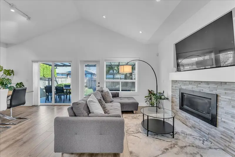 7430 CANADA WAY - photo 2 of 25