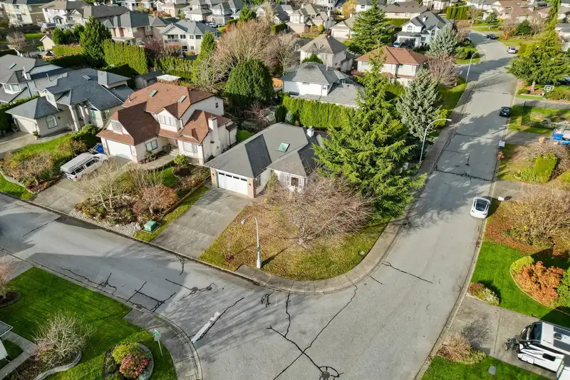 19139 62A AVENUE - photo 3 of 28