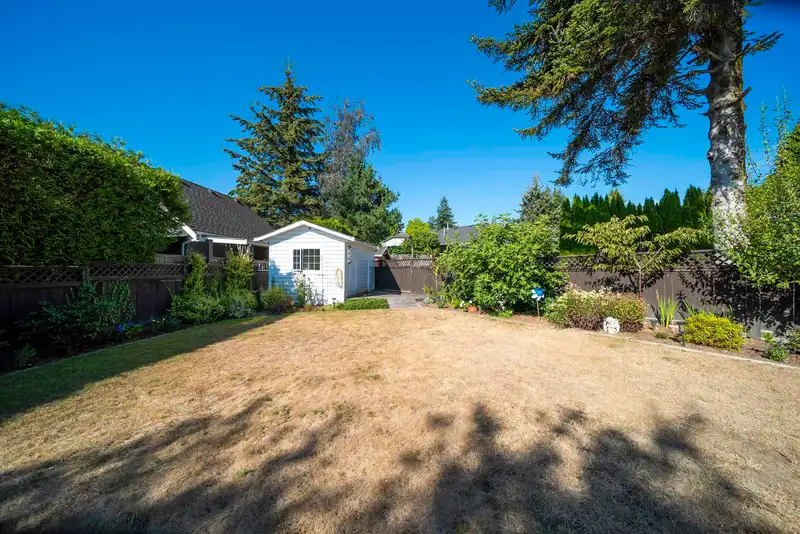 17346 60A AVENUE - photo 4 of 39