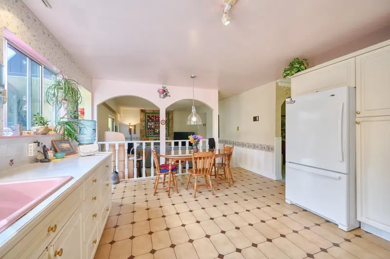 4228 CRAIGFLOWER DRIVE - photo 3 of 25